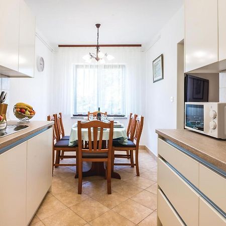 Amazing Apartment In Veprinac With Kitchen Kültér fotó