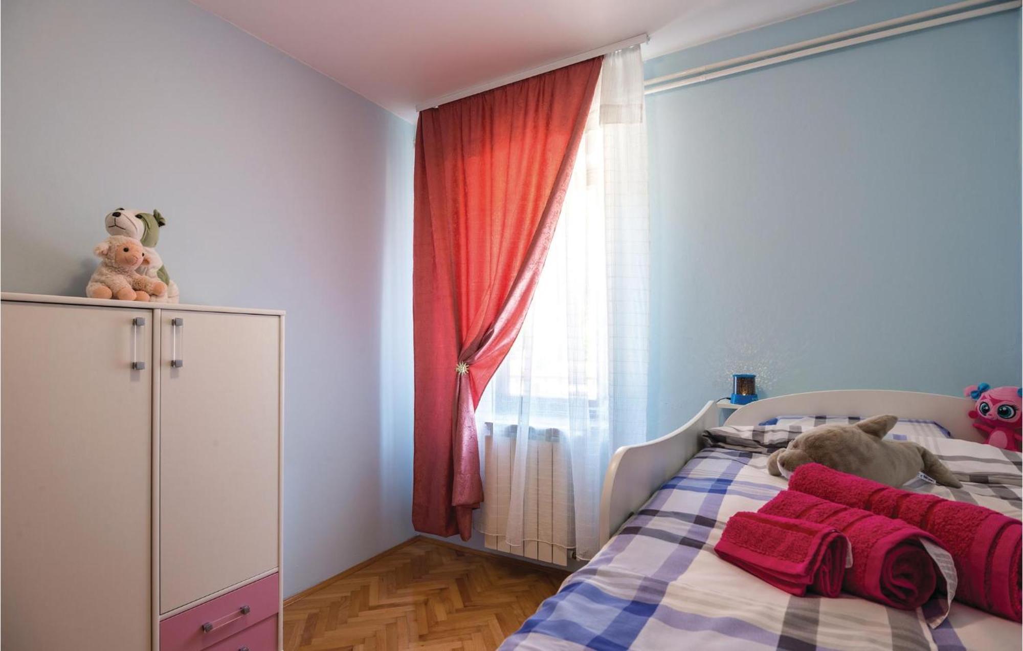 Amazing Apartment In Veprinac With Kitchen Kültér fotó