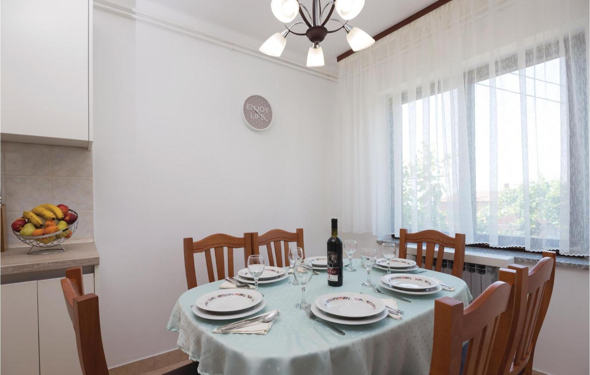 Amazing Apartment In Veprinac With Kitchen Kültér fotó